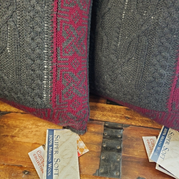 2 Pc ARAN MOR Ireland Decorative Throw Pillow 100% Merino Wool Charcoal Burgundy - Picture 3 of 13